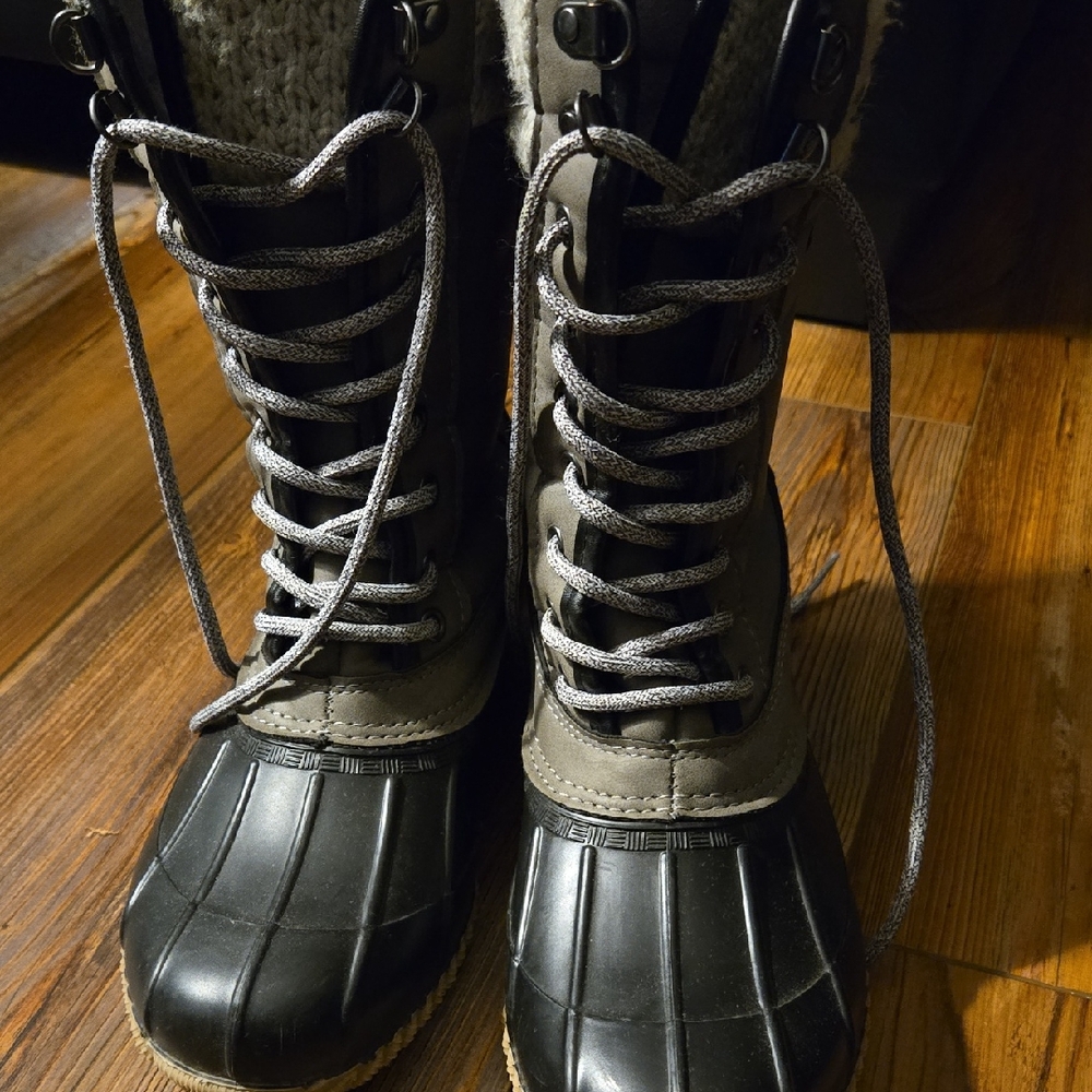Black and Gray Winter Boots Sz 9